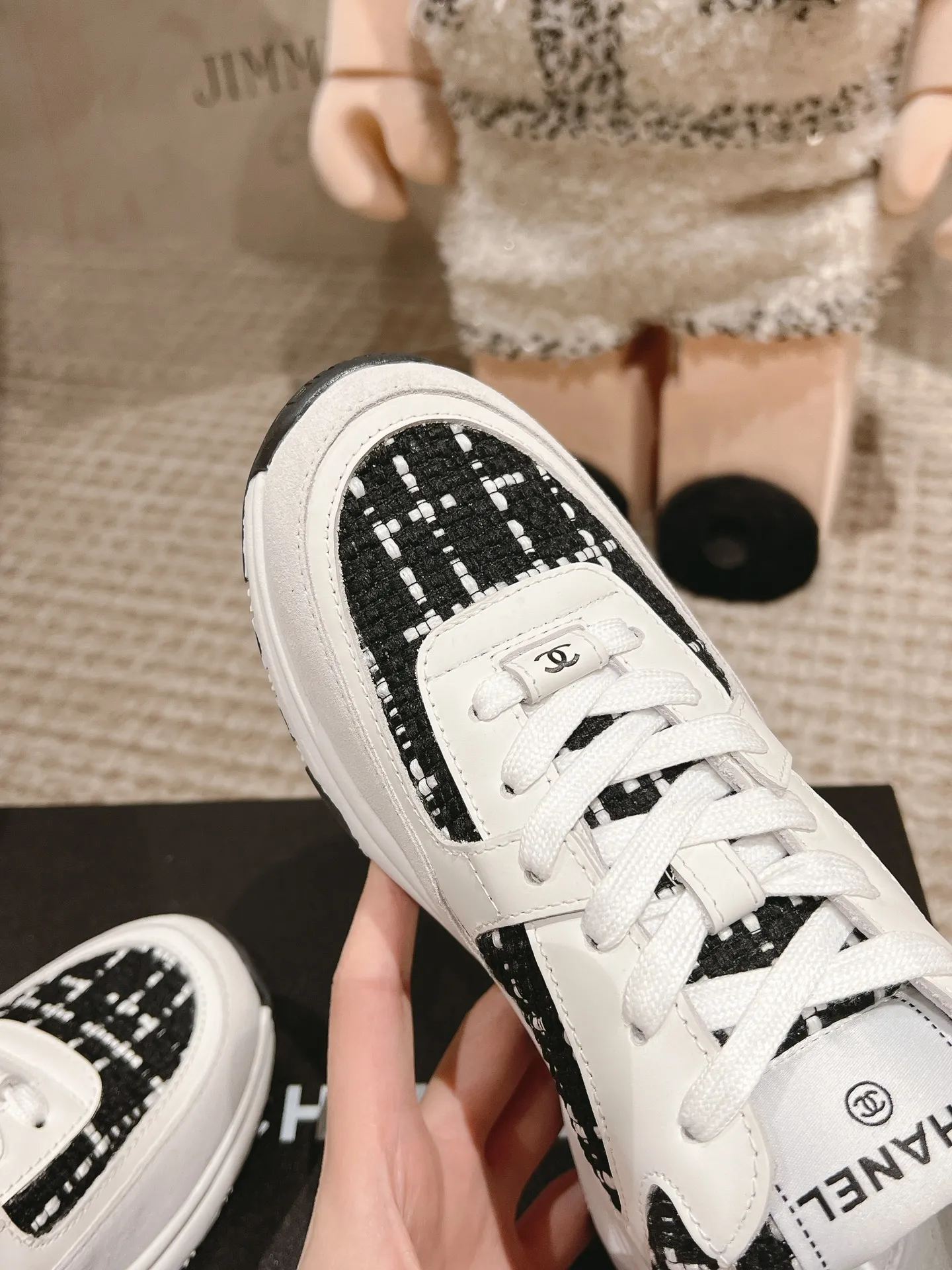 👟👟Ex-factory price 560👟👟 Men’s size +10, women’s size: 35-41#, men’s size: 39/45# The most popular product in 2024, the Chanel colored fabric series, is on sale now! Buy a 1:1 replica of the original. Every stitch and thread is of high standard. Regardless of the shape, comfort, materials, workmanship, and packaging, we have put in all the effort! Maybe we are not the cheapest on the market, but we are definitely the most cost-effective! Major celebrities and internet celebrities are rushing to buy them! You definitely deserve it!